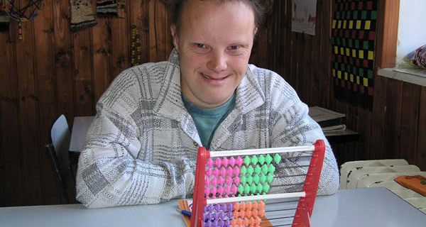 Ke vzdělávání dětí v ústavní péči