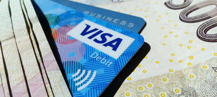 Obchodní podmínky bank znemožňují lidem s postižením využívat bankovní služby